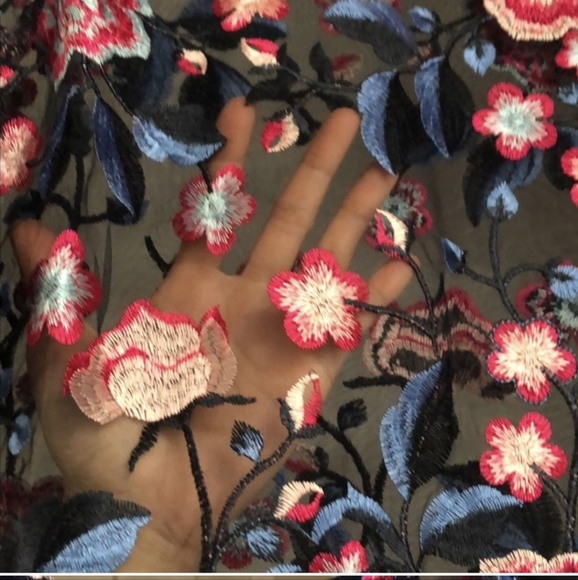 🏵️💚 ZARA Floral Embroidered Top - Picture 6 of 8